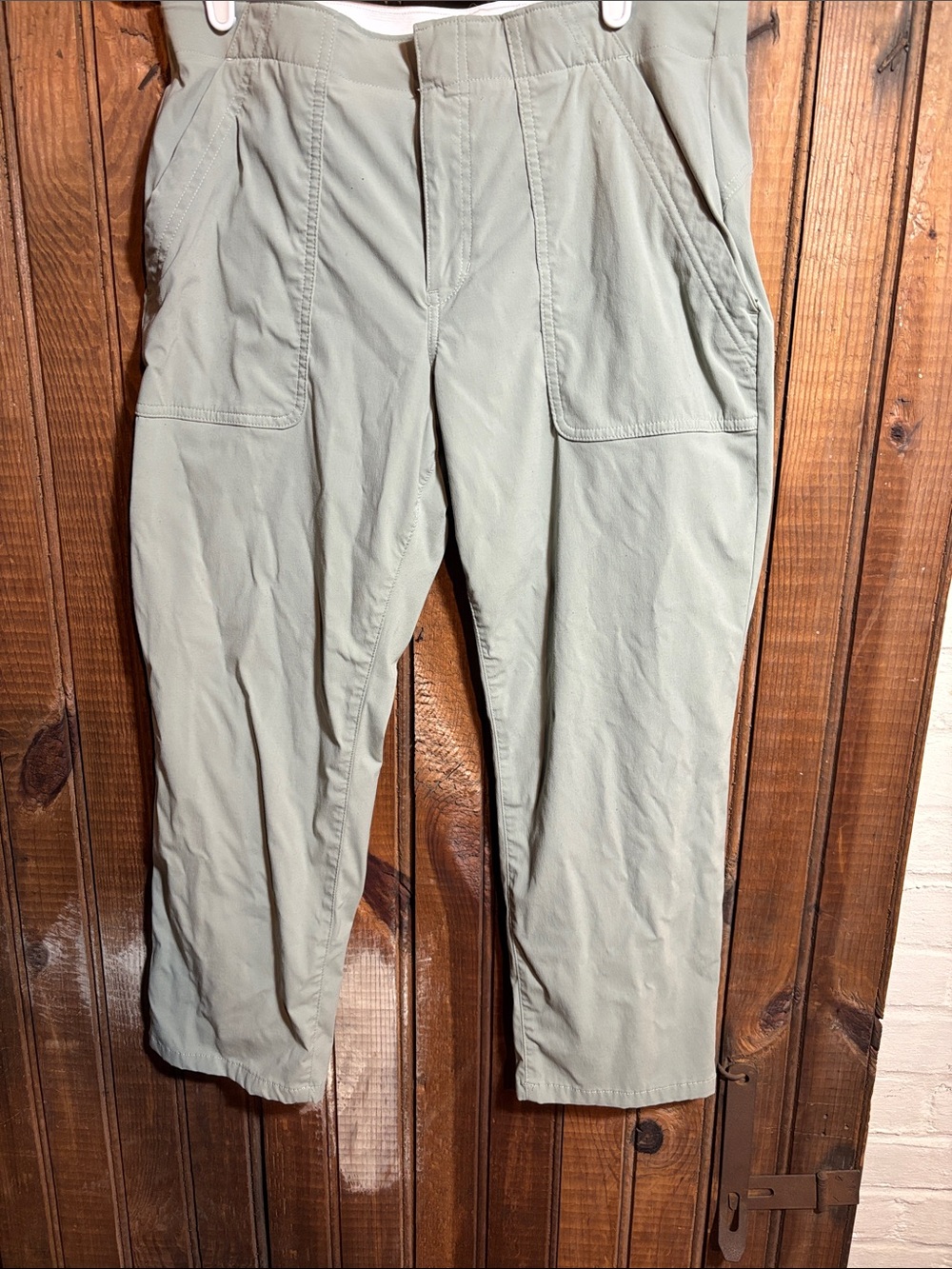 Eddie Bauer Casual Lightweight Cropped Tapered Pants in Sage Green